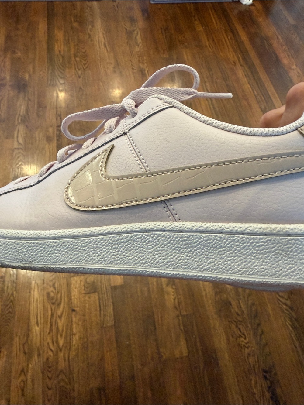 LIKE NEW-NIKE Women’s Light Pink Leather Low-Top Sneakers with Beige swoosh - Picture 3 of 3
